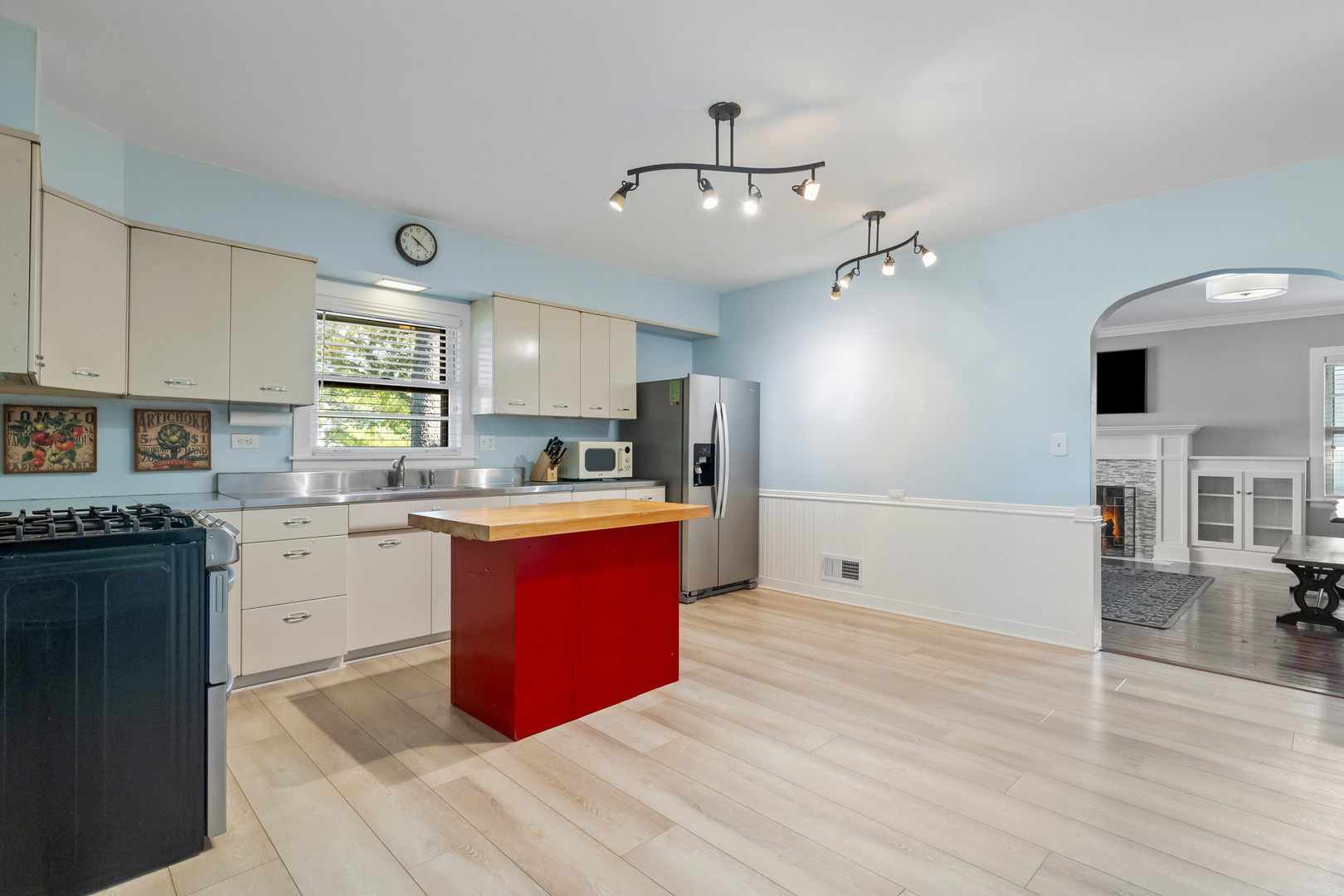27W423 Sunnyside Avenue, Winfield, IL 60190