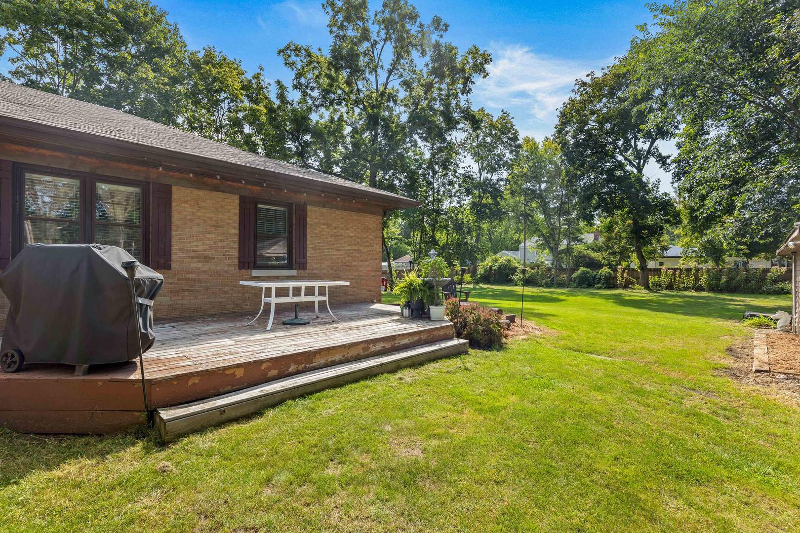 27W423 Sunnyside Avenue, Winfield, IL 60190