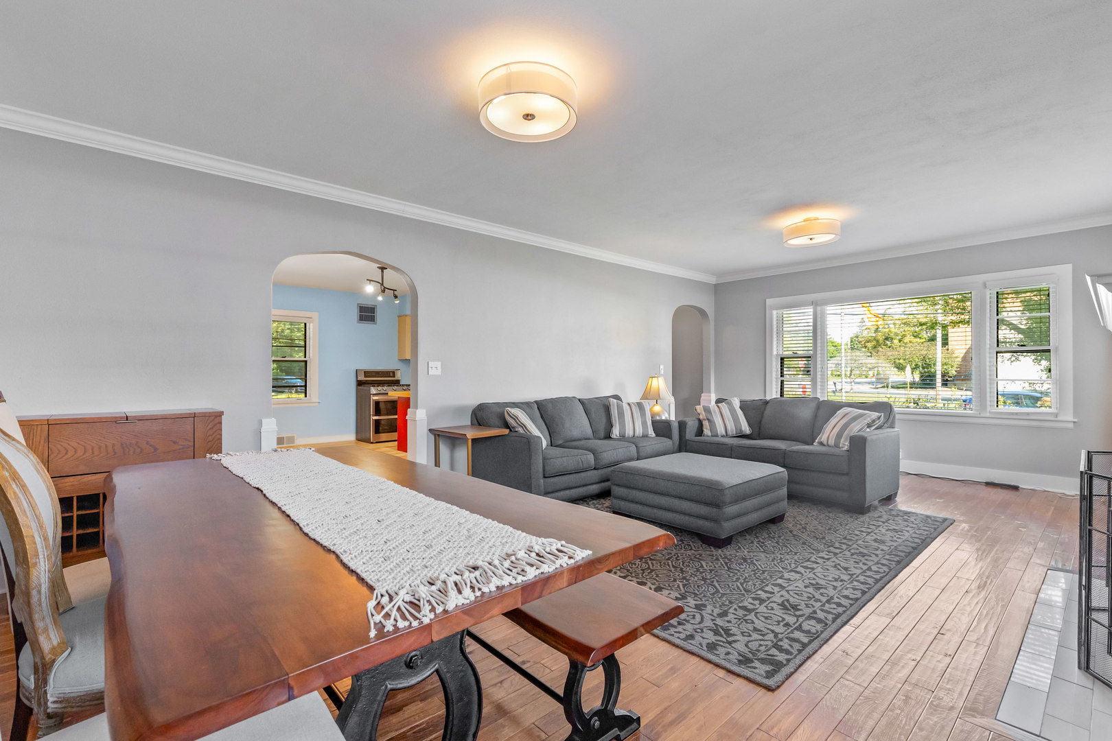 27W423 Sunnyside Avenue, Winfield, IL 60190