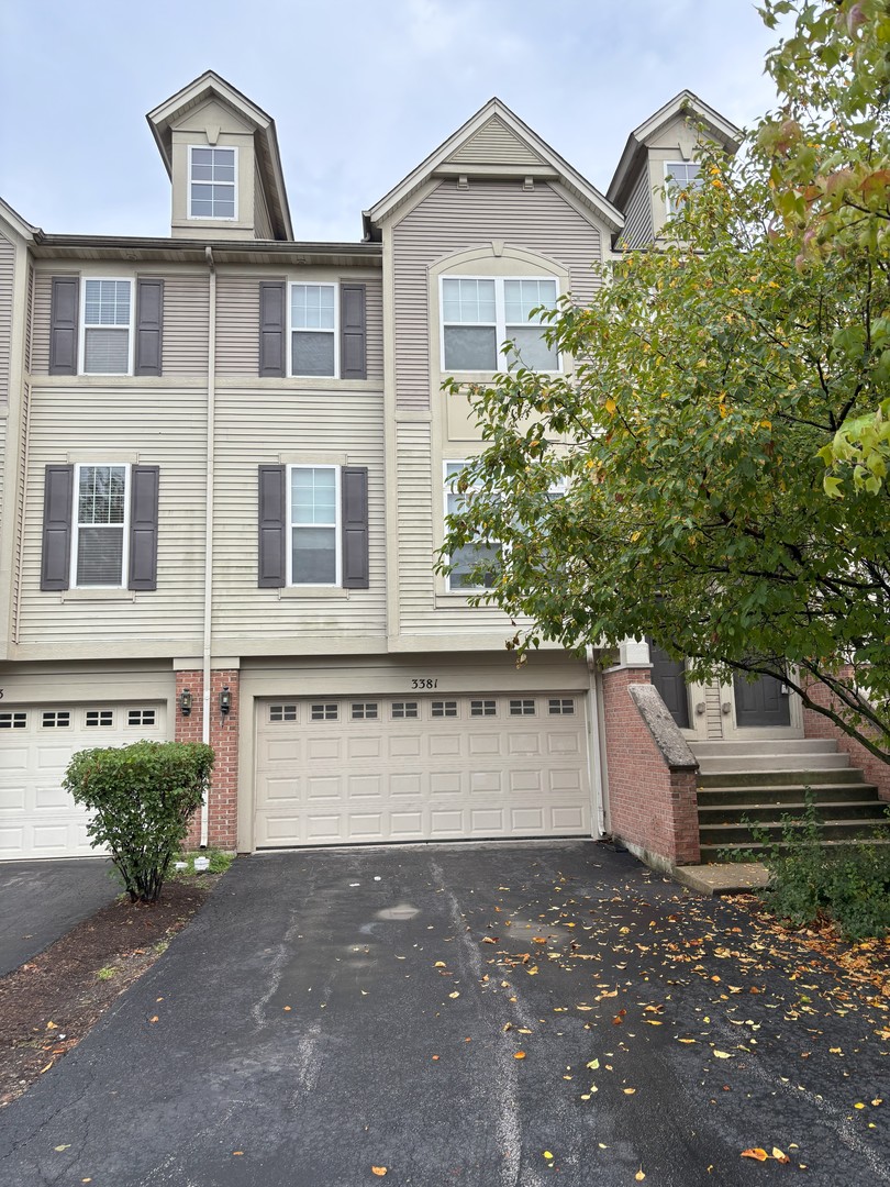 3381 Kentshire Circle #3381, Aurora, IL 60504