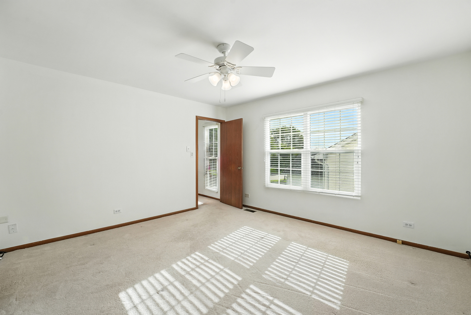 143 Azalea Circle, Streamwood, IL 60107