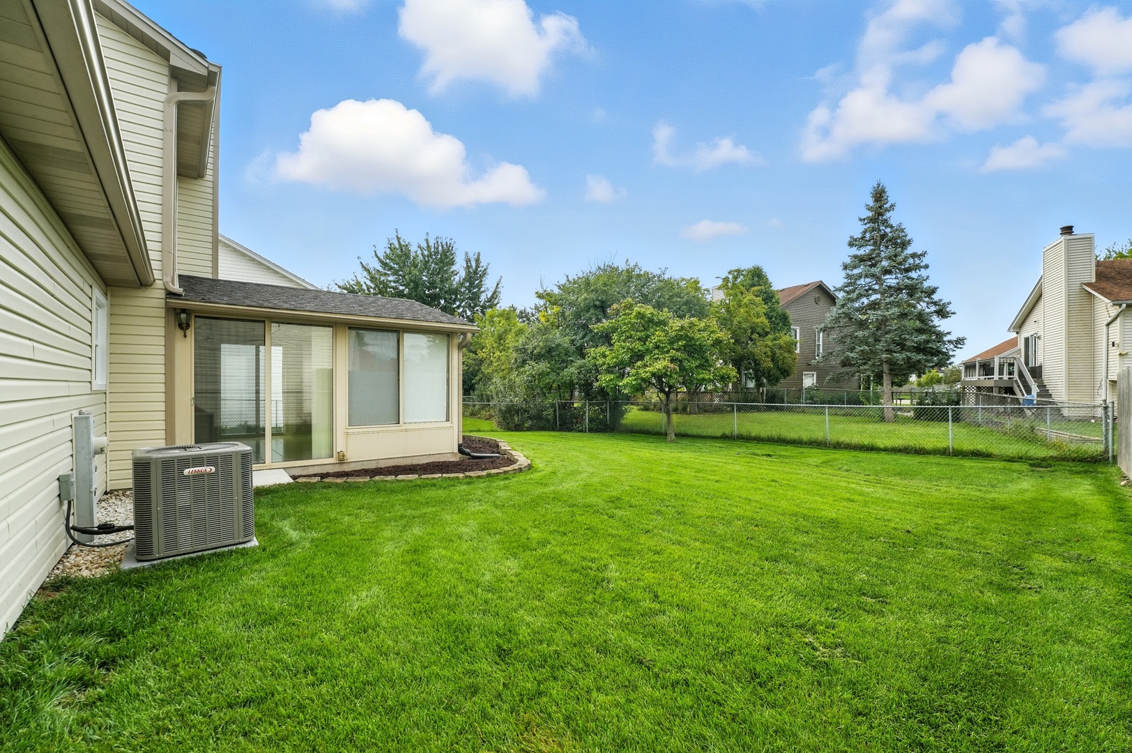 143 Azalea Circle, Streamwood, IL 60107