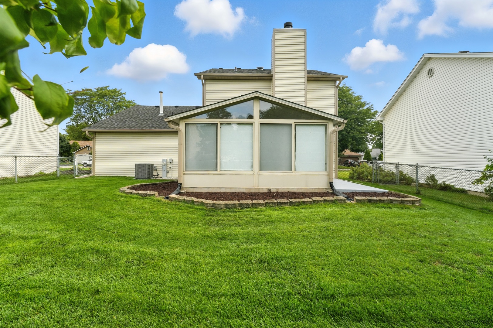 143 Azalea Circle, Streamwood, IL 60107