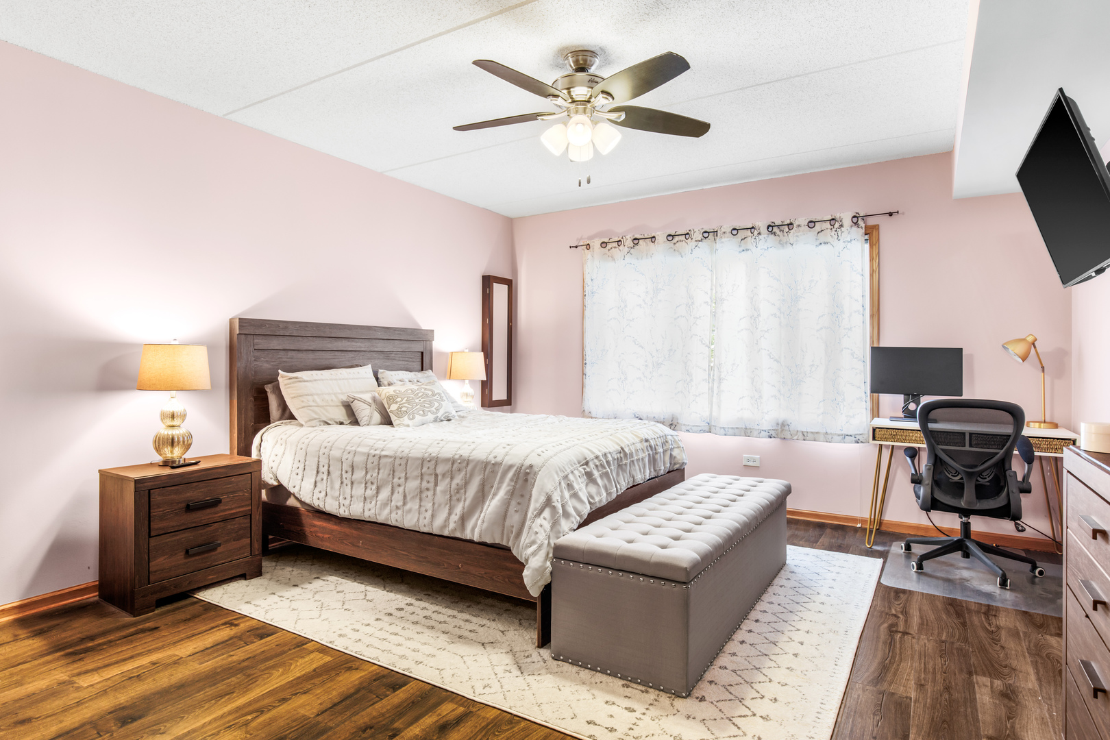 1378 Perry Street #208, Des Plaines, IL 60016