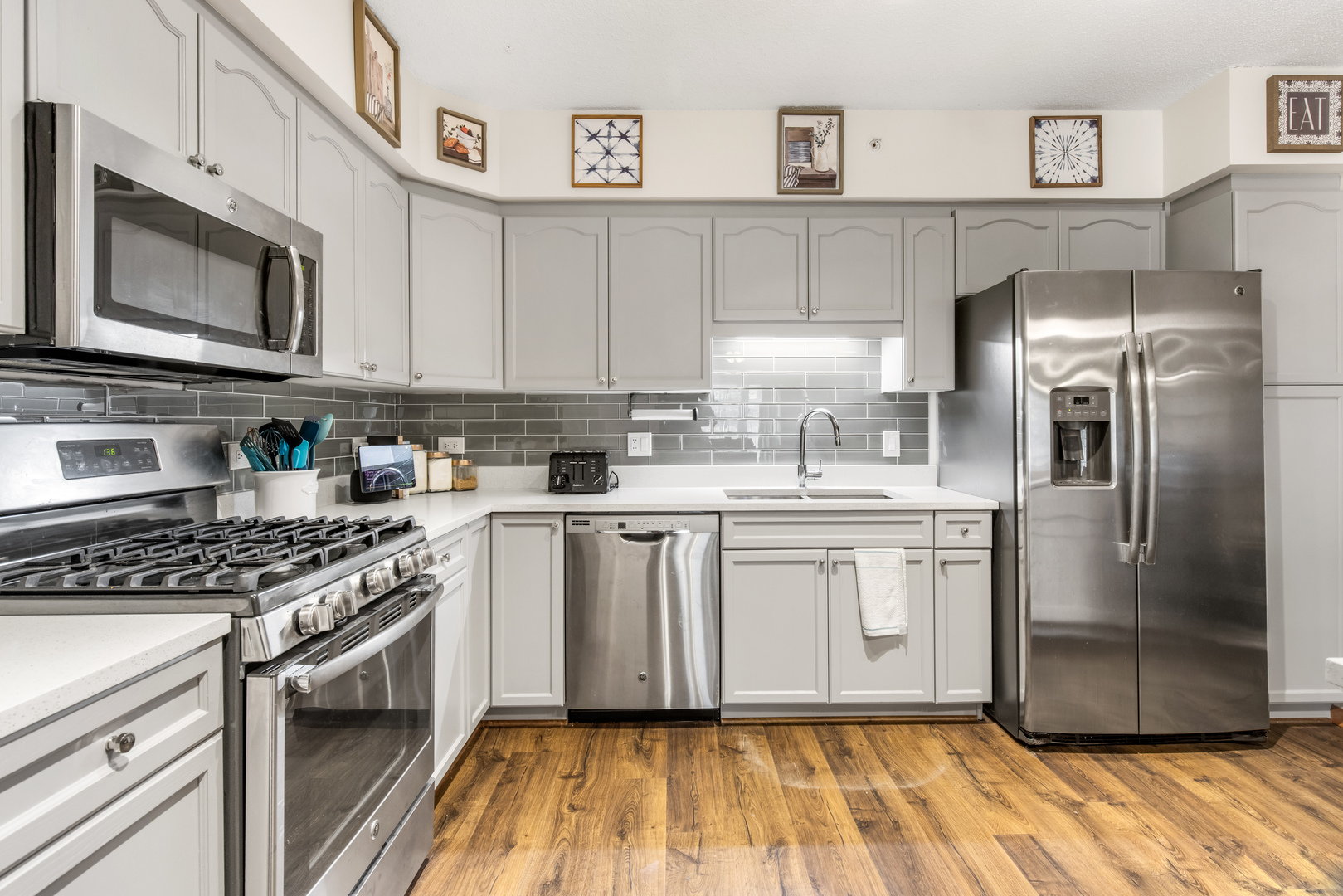 1378 Perry Street #208, Des Plaines, IL 60016