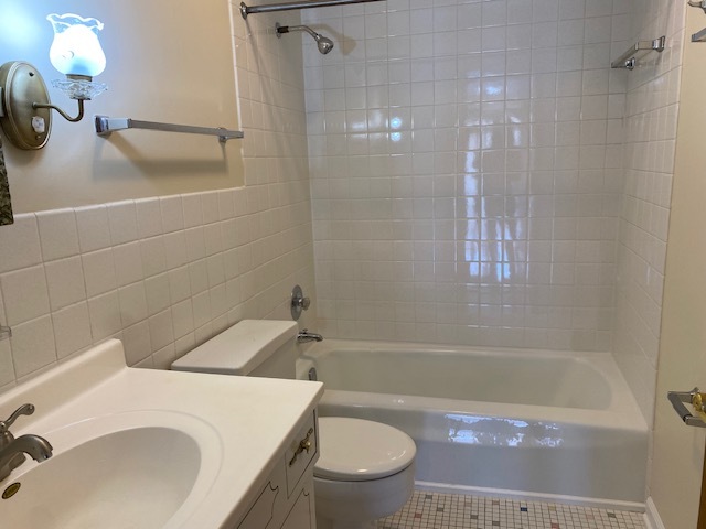 5240 Galitz Street #301, Skokie, IL 60077
