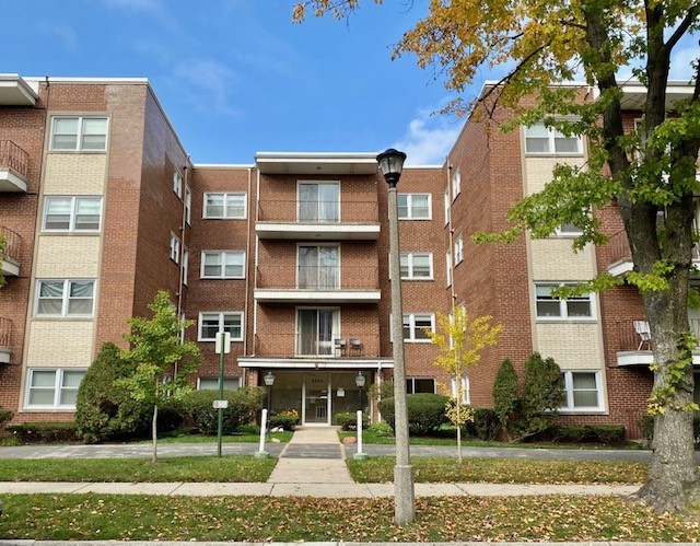 5240 Galitz Street #301, Skokie, IL 60077