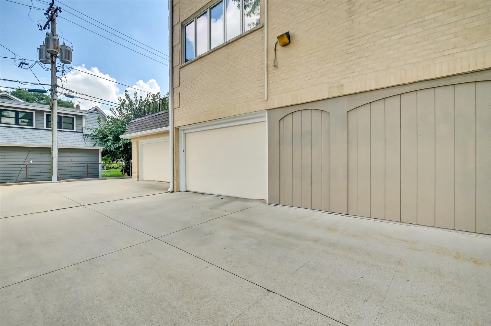 75 S 6th Avenue #102, La Grange, IL 60525