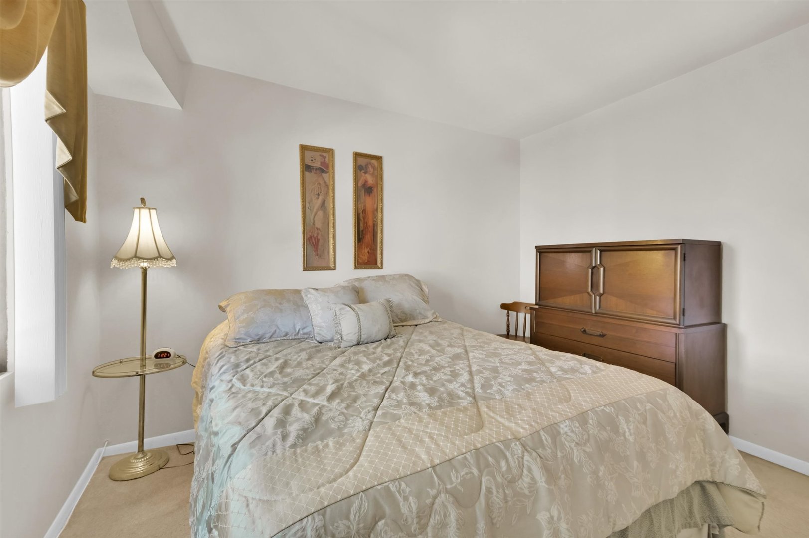 75 S 6th Avenue #102, La Grange, IL 60525
