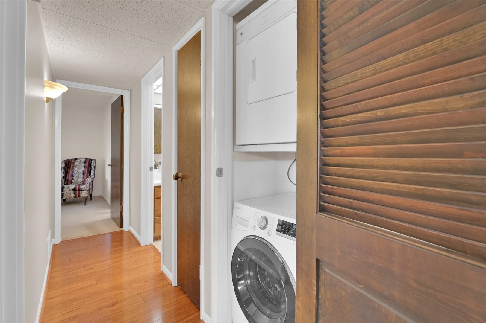 75 S 6th Avenue #102, La Grange, IL 60525