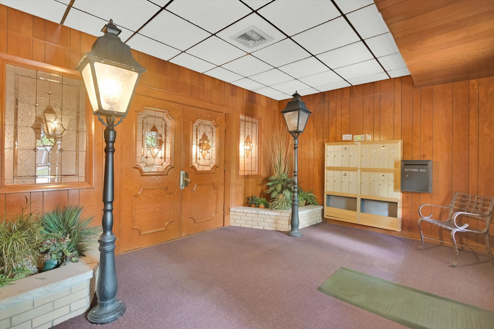 75 S 6th Avenue #102, La Grange, IL 60525