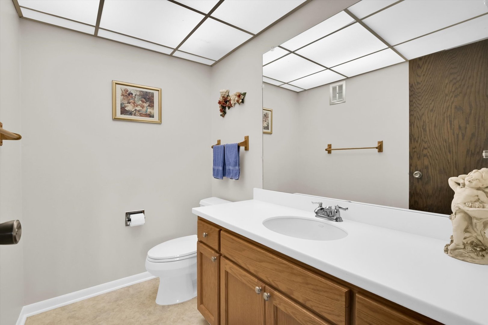 75 S 6th Avenue #102, La Grange, IL 60525