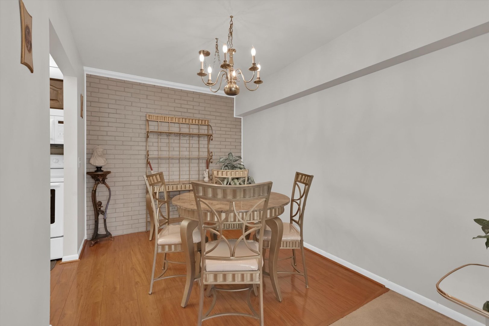 75 S 6th Avenue #102, La Grange, IL 60525