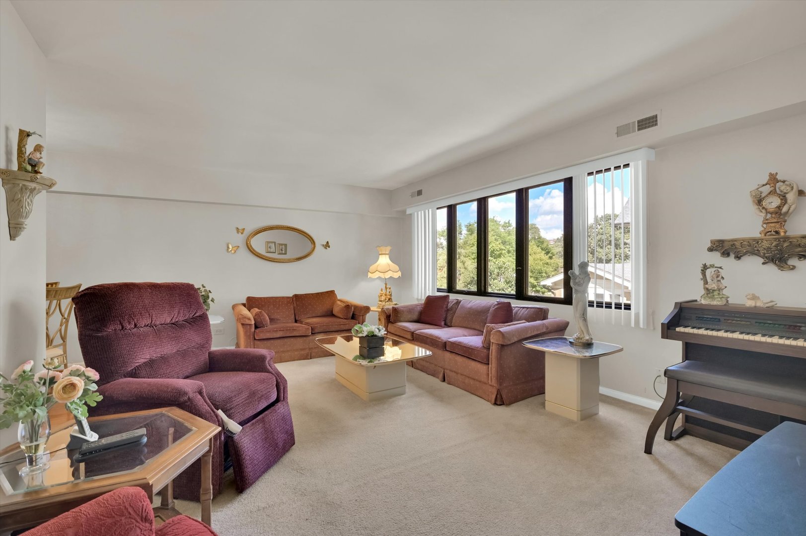 75 S 6th Avenue #102, La Grange, IL 60525