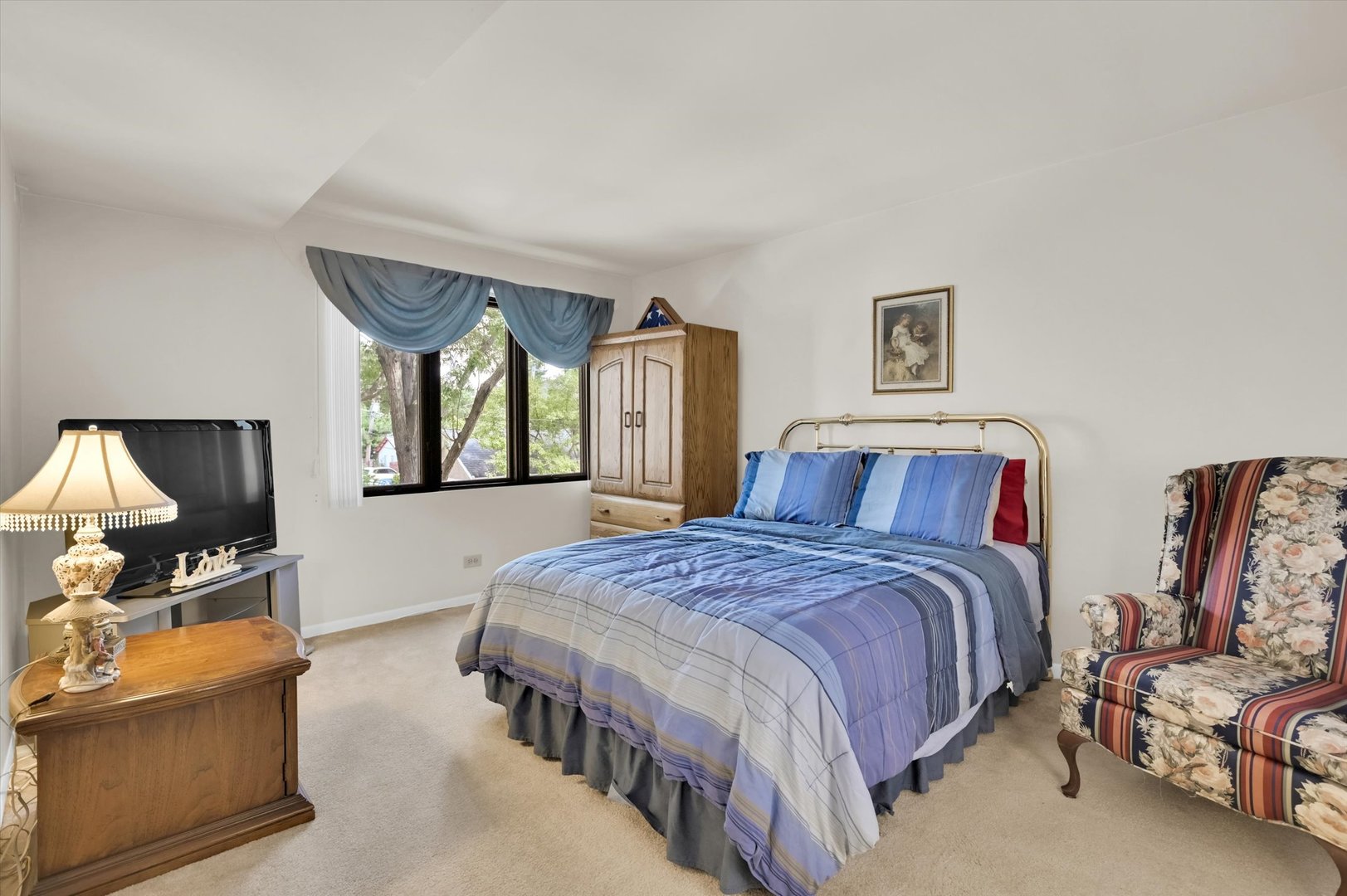 75 S 6th Avenue #102, La Grange, IL 60525