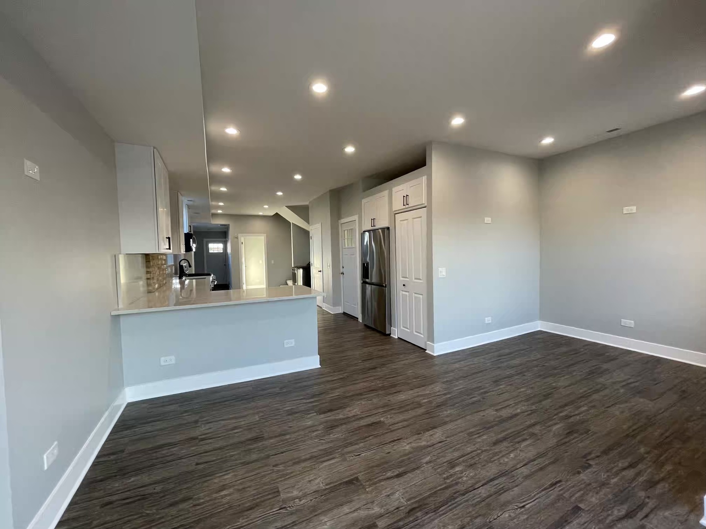 2221 W 21st Place #3F, Chicago, IL 60608