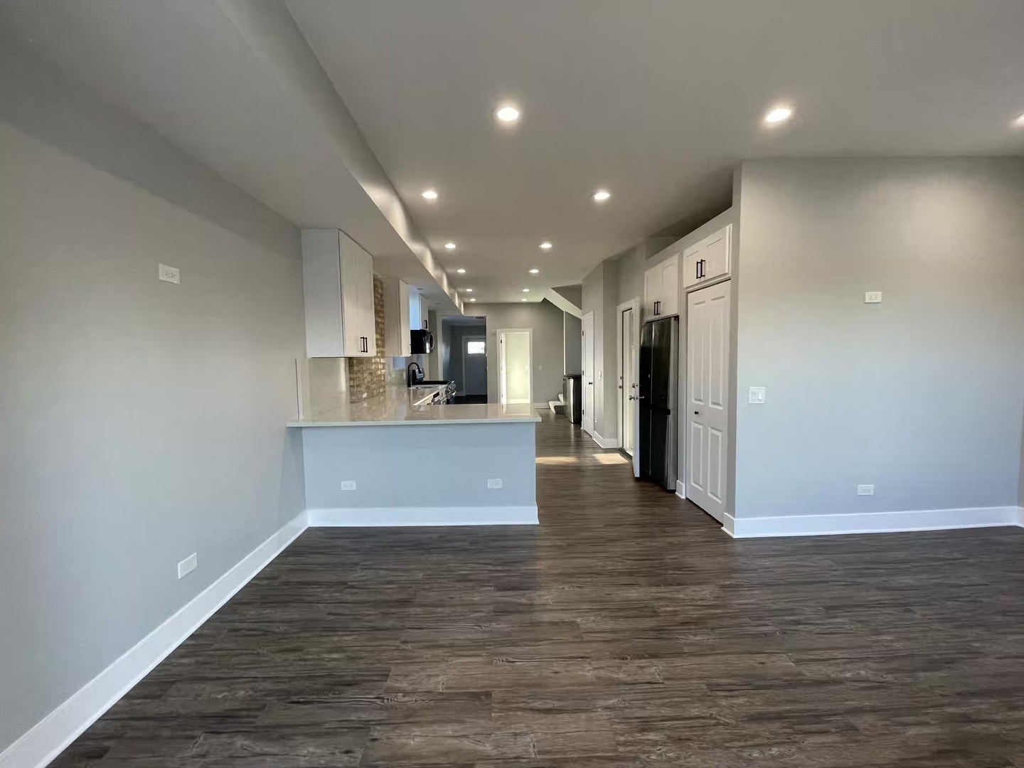 2221 W 21st Place #3F, Chicago, IL 60608