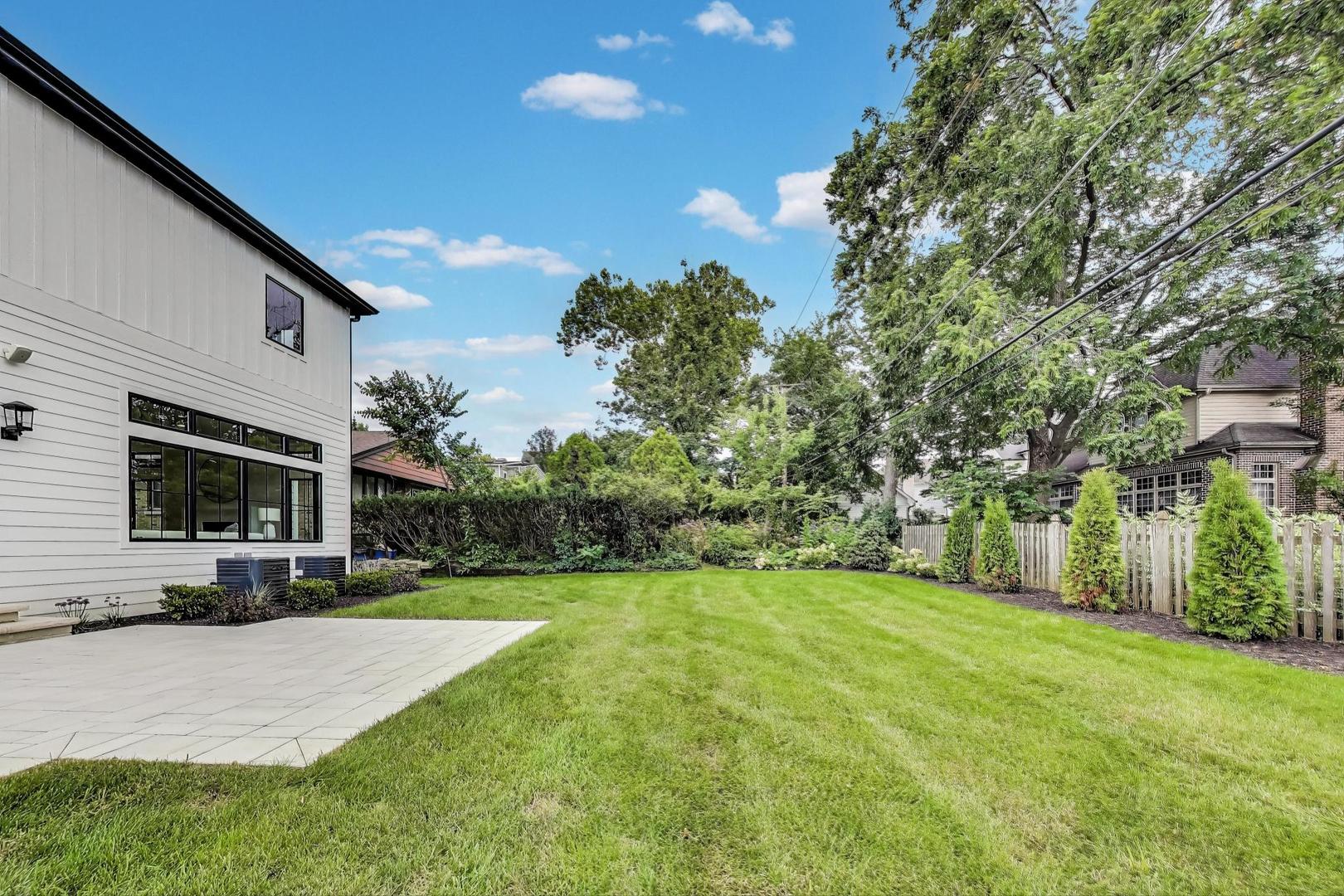 116 Oxford Avenue, Clarendon Hills, IL 60514