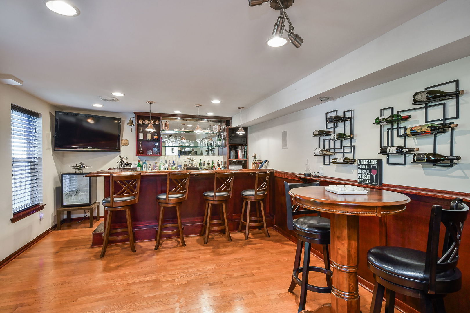 243 Valley View Drive, St. Charles, IL 60175