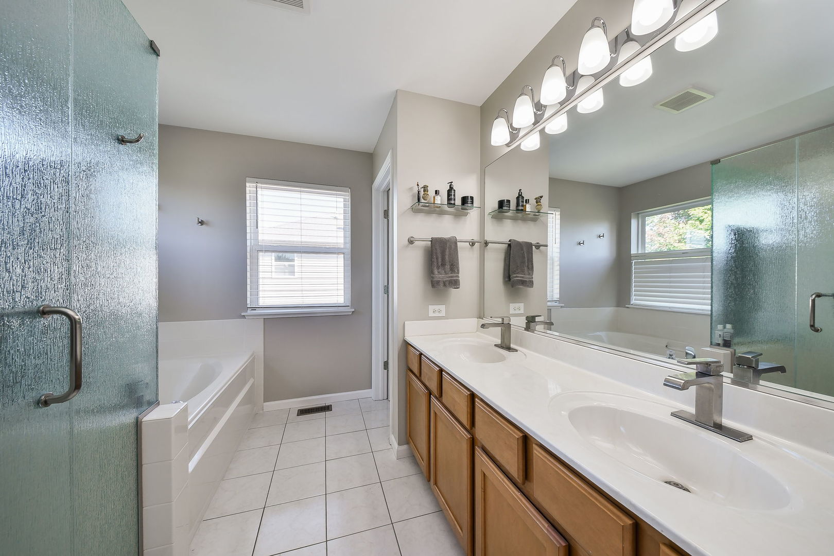 243 Valley View Drive, St. Charles, IL 60175