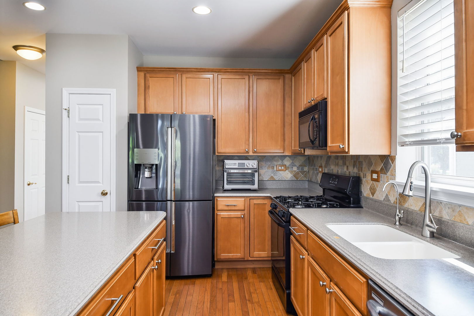 243 Valley View Drive, St. Charles, IL 60175