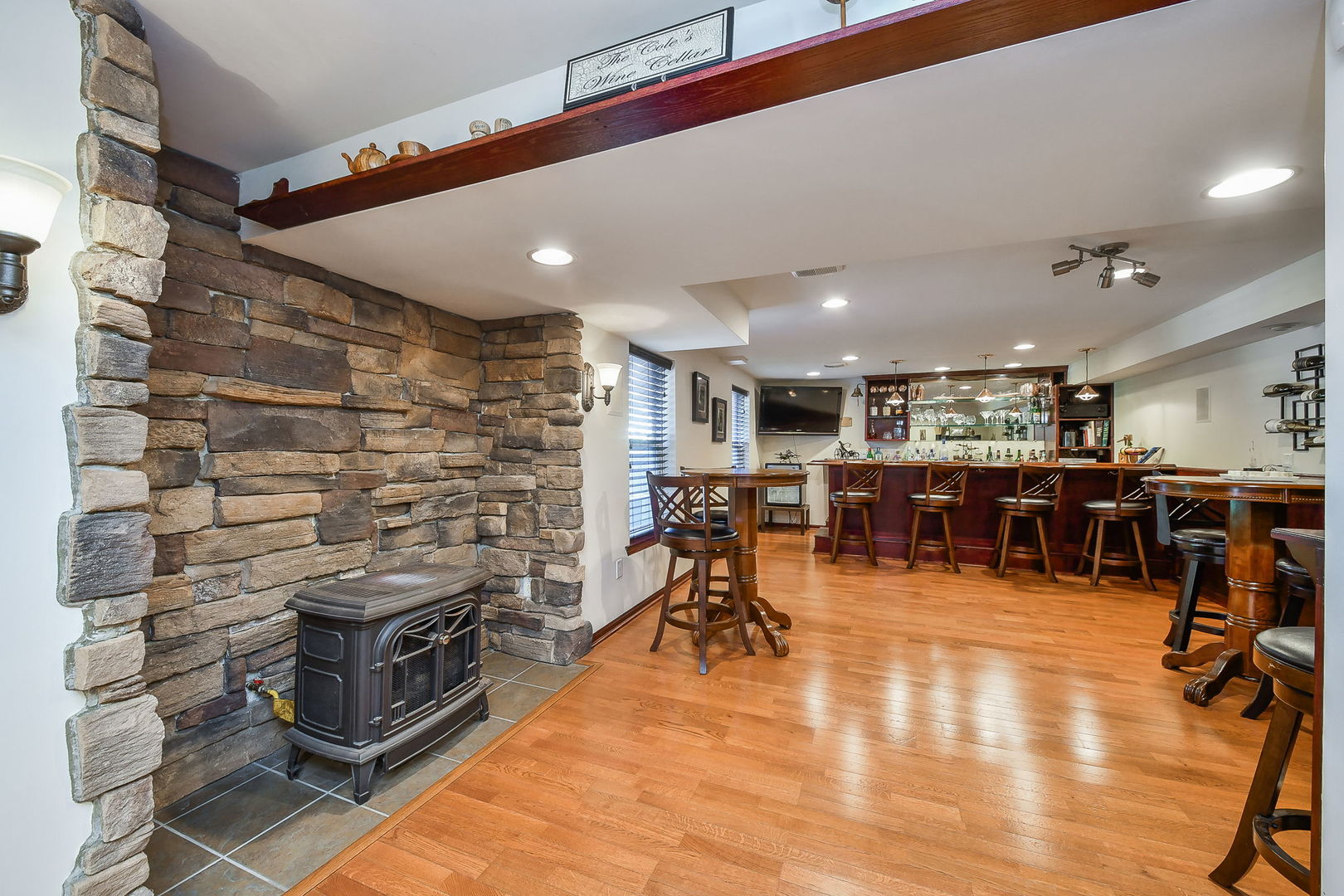 243 Valley View Drive, St. Charles, IL 60175
