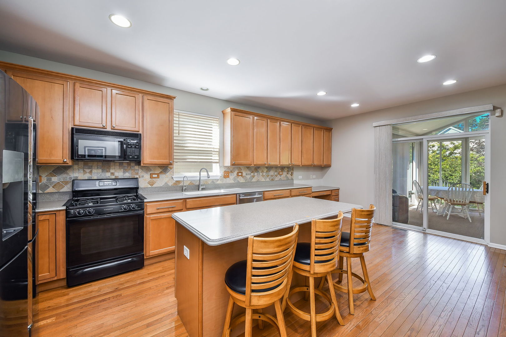 243 Valley View Drive, St. Charles, IL 60175