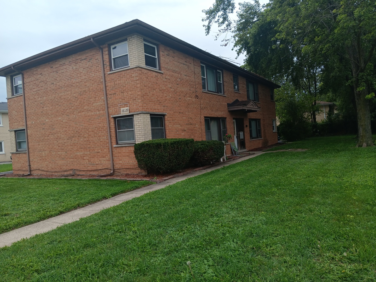 18229 Hart Drive, Homewood, IL 60430