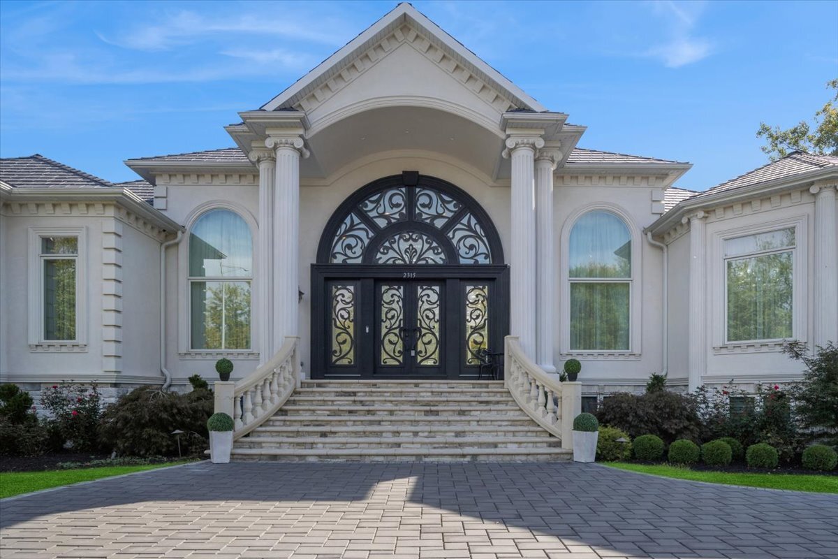 2315 N Arlington Heights Road, Arlington Heights, IL 60004