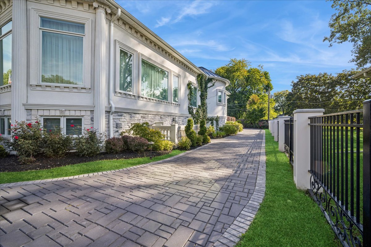 2315 N Arlington Heights Road, Arlington Heights, IL 60004