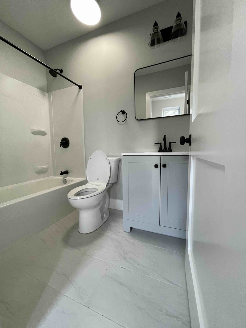 2221 W 21st Place #2F, Chicago, IL 60608