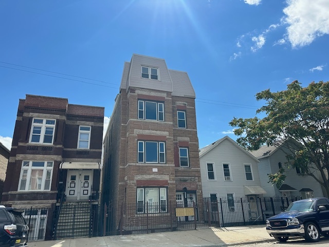 2221 W 21st Place #2F, Chicago, IL 60608