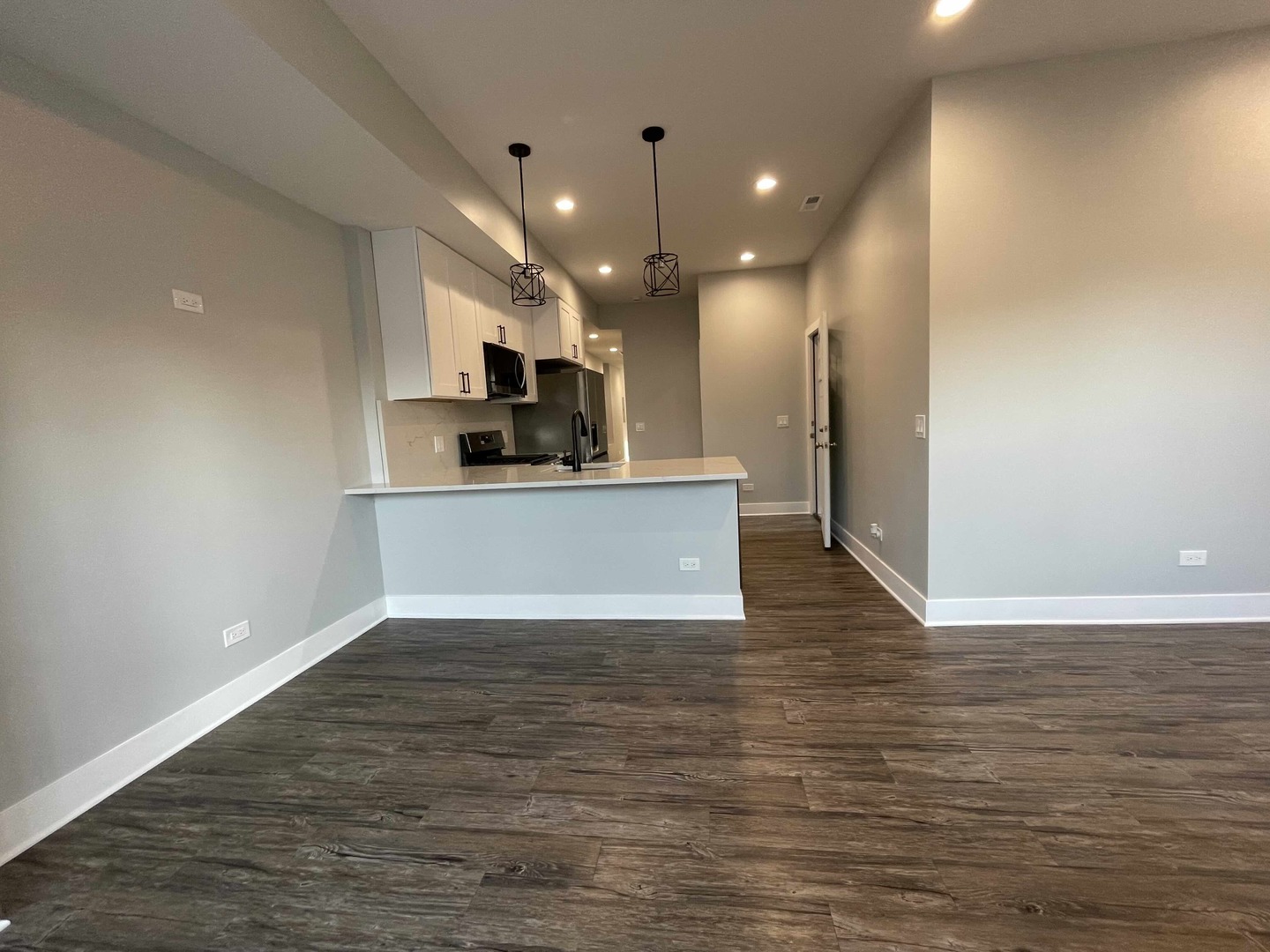 2221 W 21st Place #2F, Chicago, IL 60608