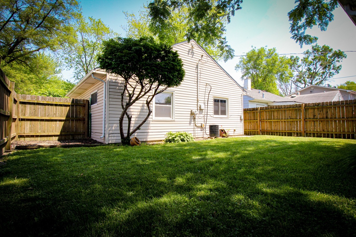 17130 Park Avenue, Lansing, IL 60438