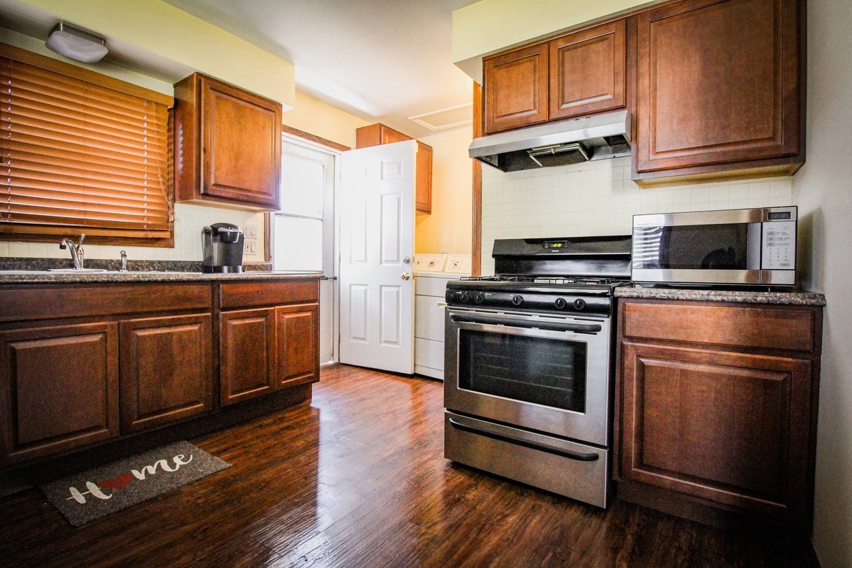 17130 Park Avenue, Lansing, IL 60438