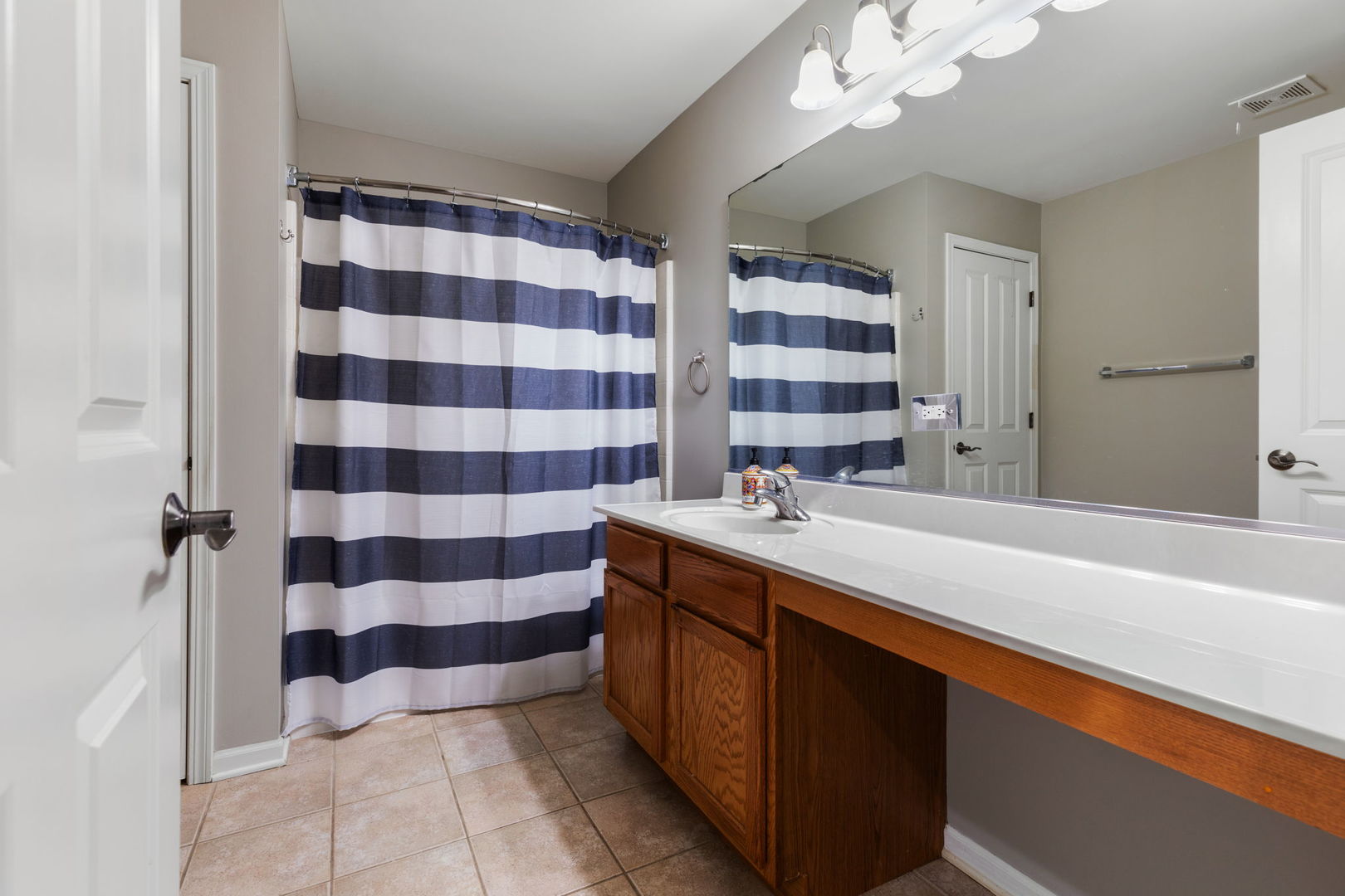 472 Vaughn Circle, Aurora, IL 60502
