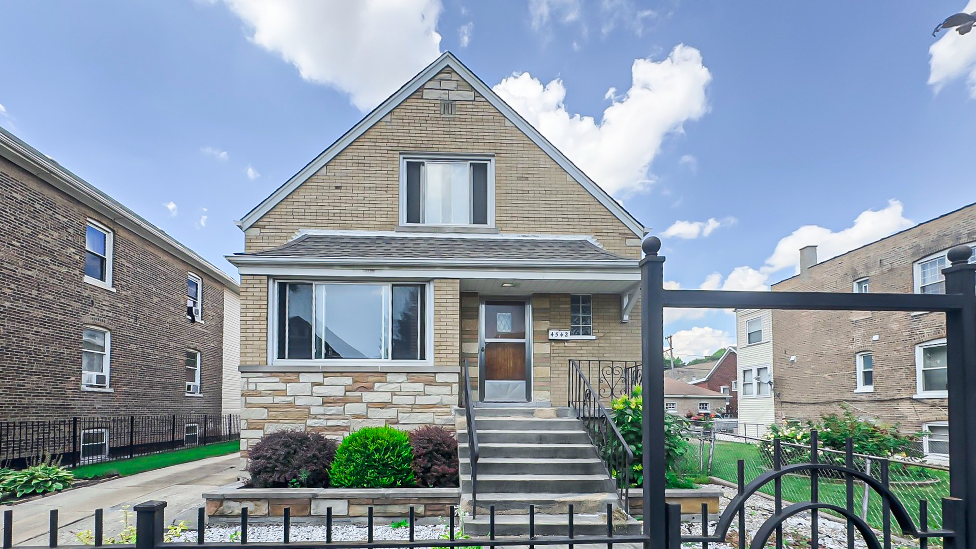 4542 S Sawyer Avenue, Chicago, IL 60632