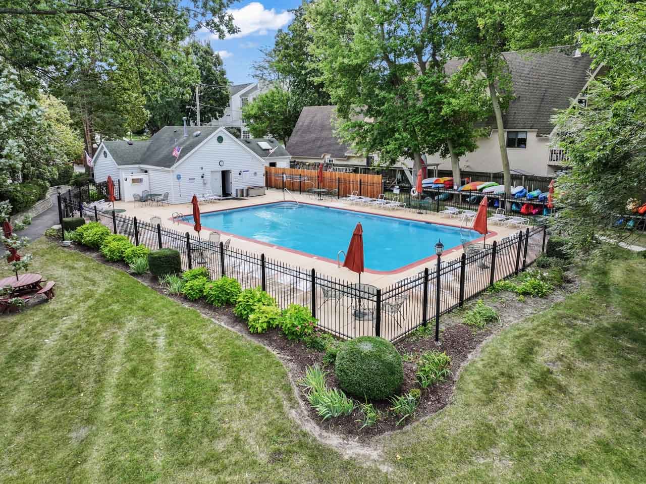 413 Edgewater Lane #413, Wauconda, IL 60084