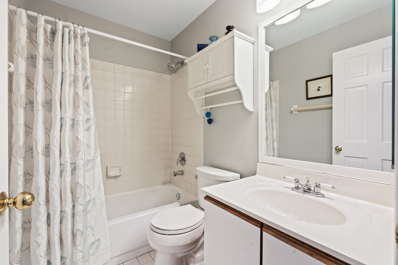 413 Edgewater Lane #413, Wauconda, IL 60084