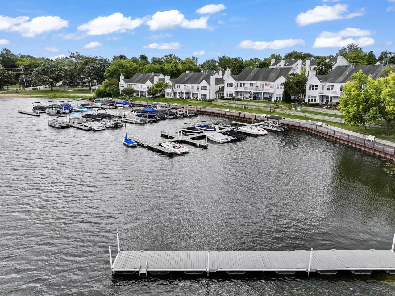 413 Edgewater Lane #413, Wauconda, IL 60084