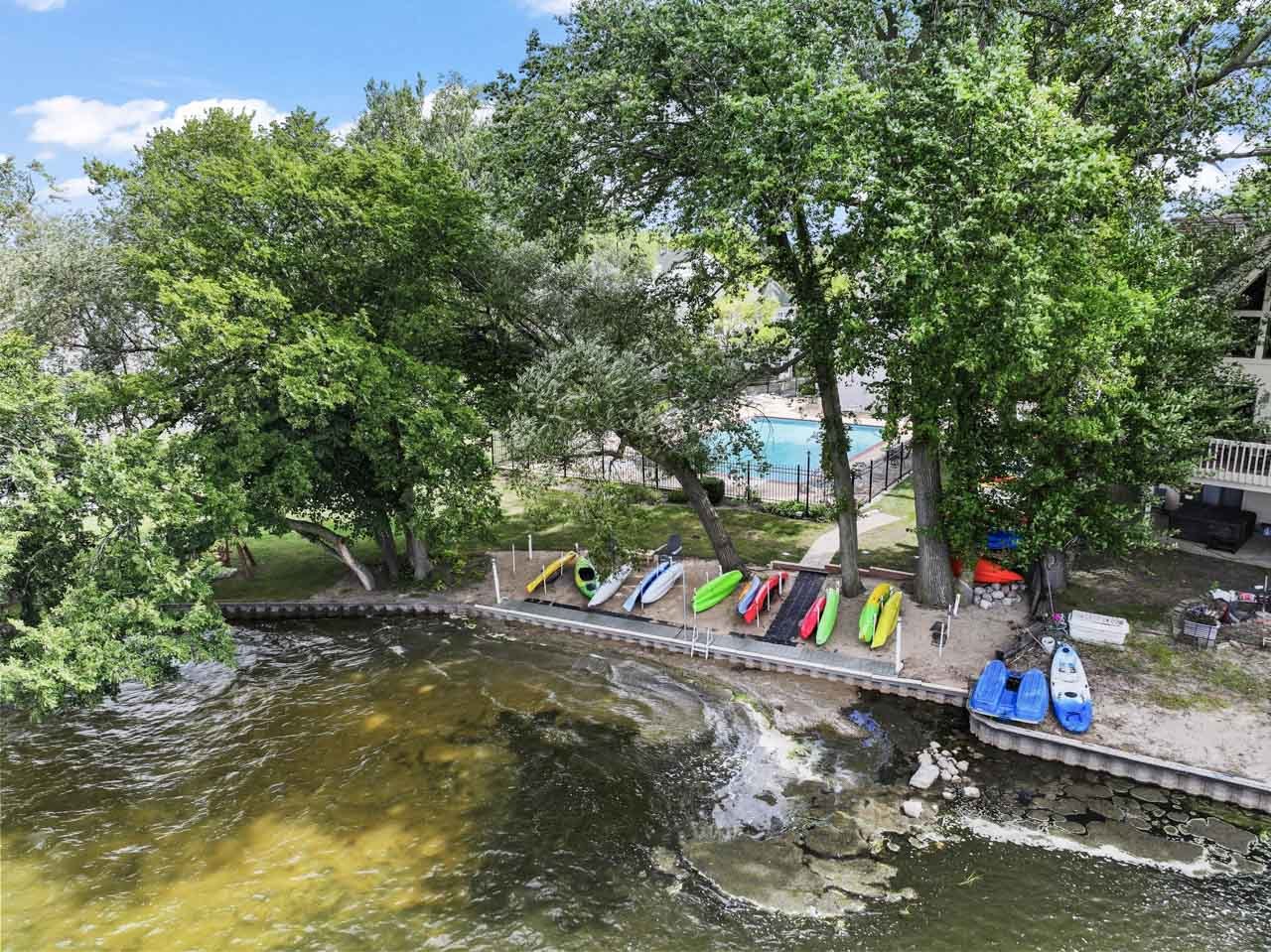 413 Edgewater Lane #413, Wauconda, IL 60084