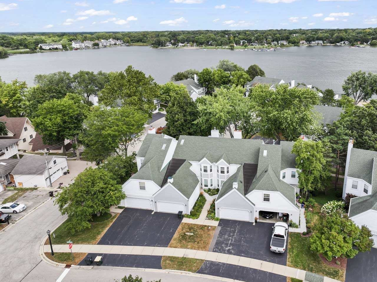 413 Edgewater Lane #413, Wauconda, IL 60084