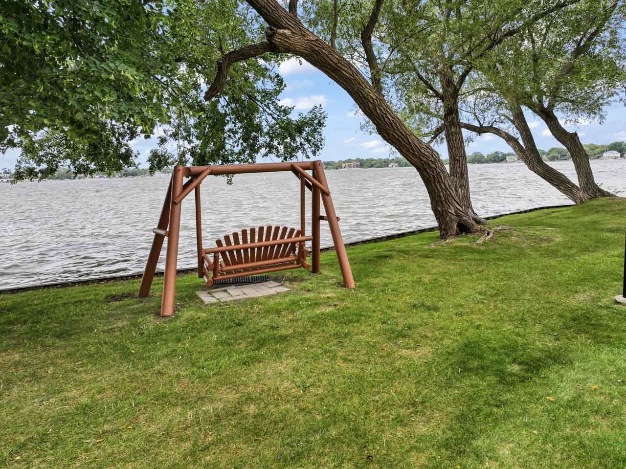 413 Edgewater Lane #413, Wauconda, IL 60084