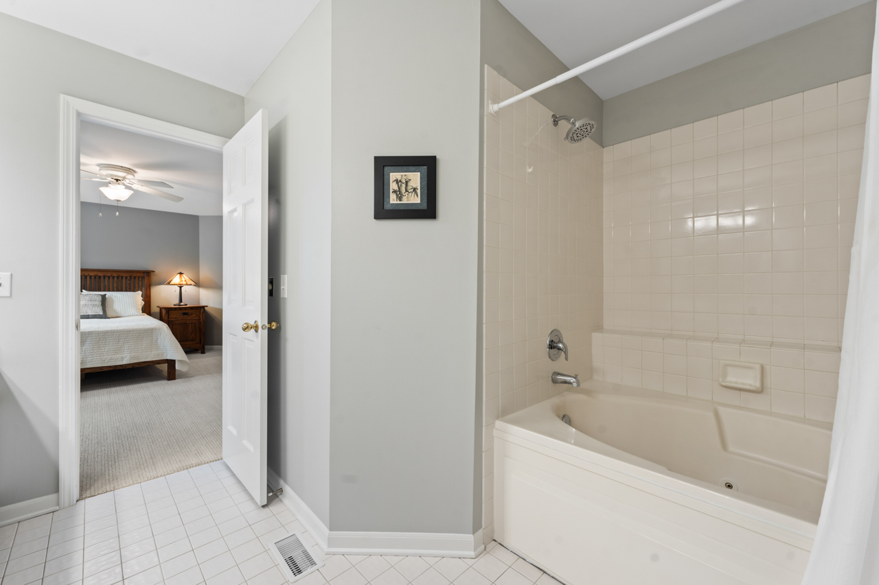 413 Edgewater Lane #413, Wauconda, IL 60084