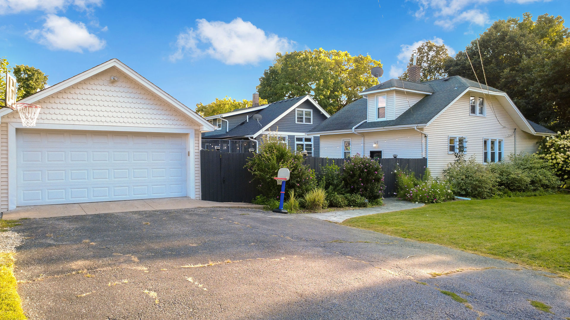 189 1st Street, Crystal Lake, IL 60014