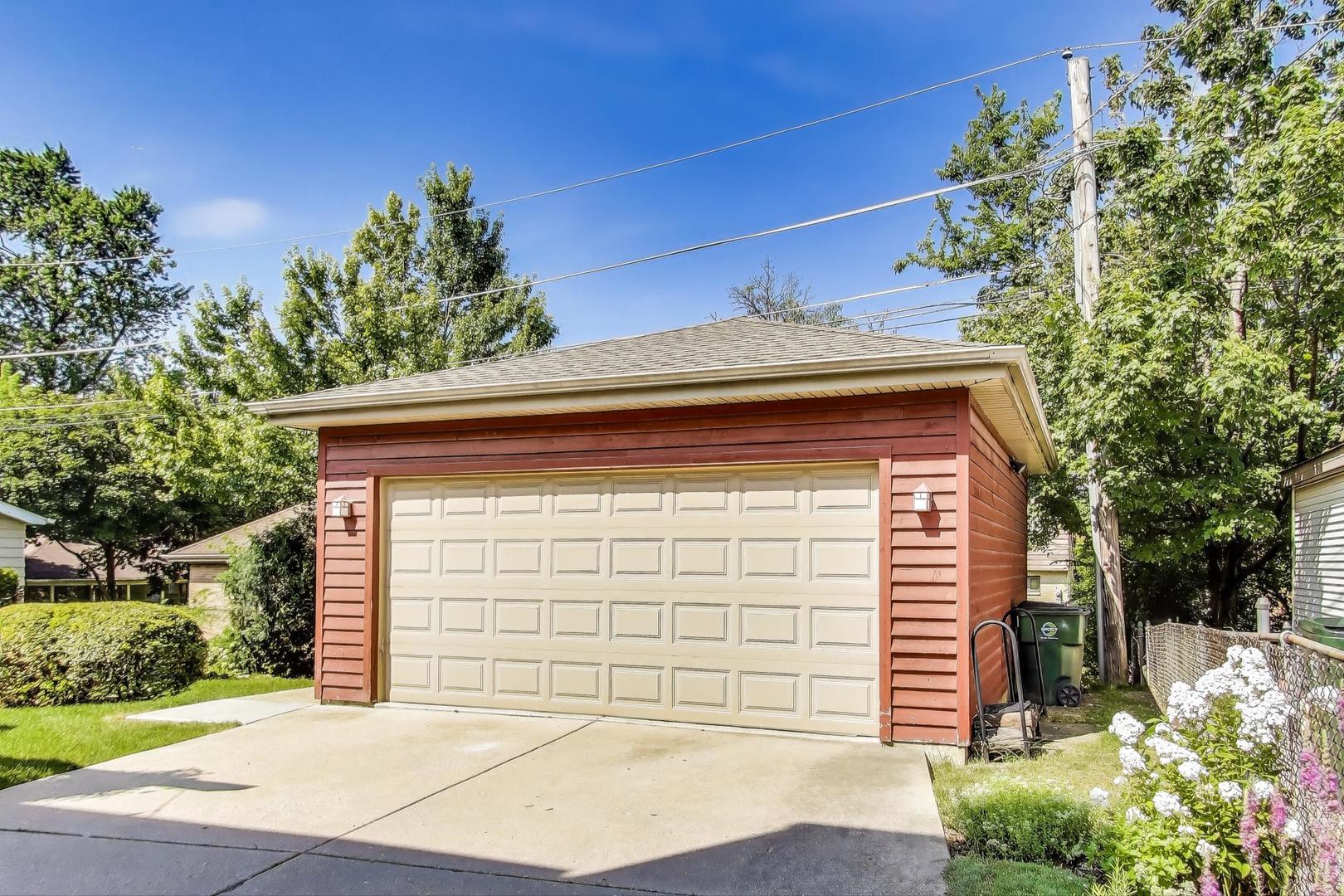 1632 S Vine Avenue, Park Ridge, IL 60068