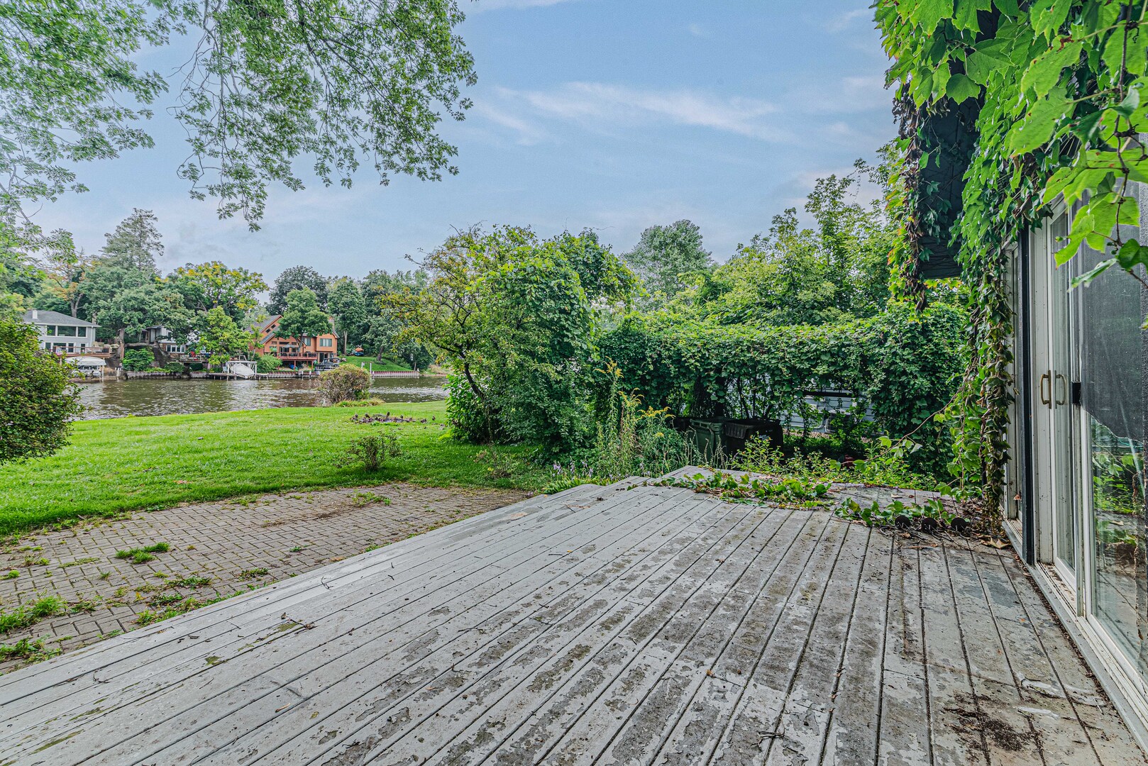 2108 Beach Drive, Fox River Grove, IL 60021
