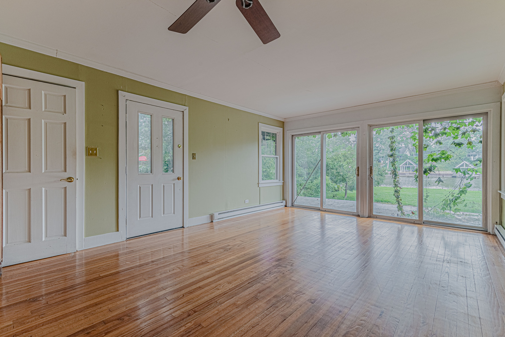 2108 Beach Drive, Fox River Grove, IL 60021