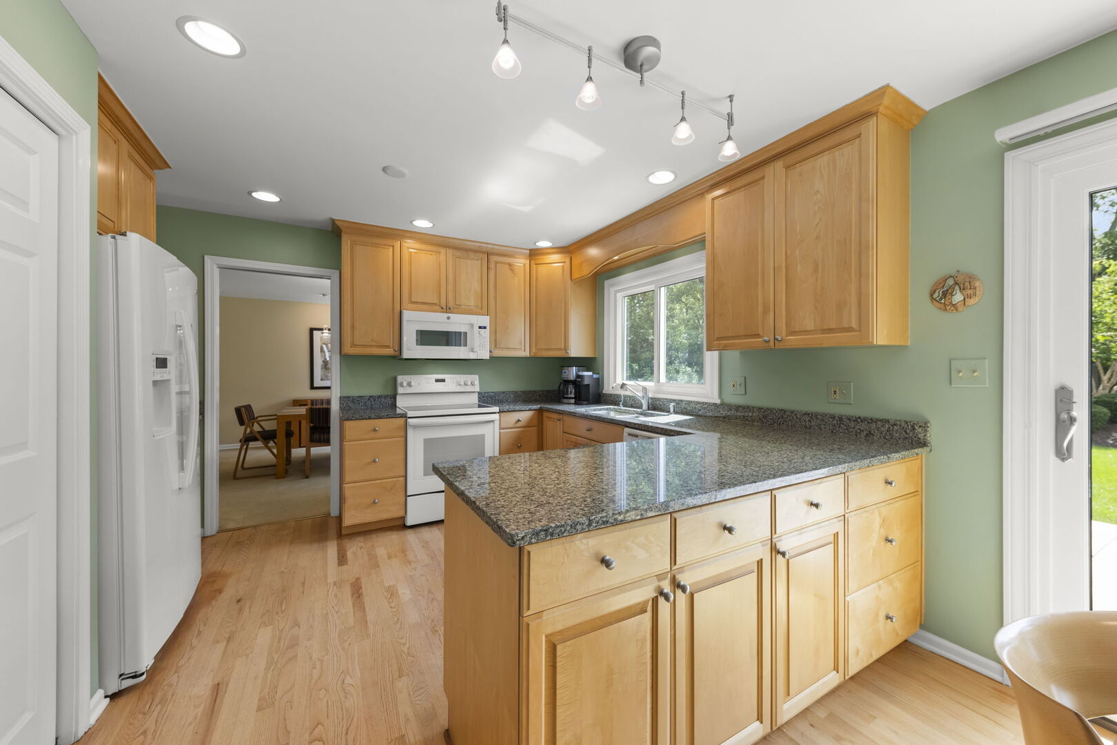 1840 Glencoe Street, Wheaton, IL 60187