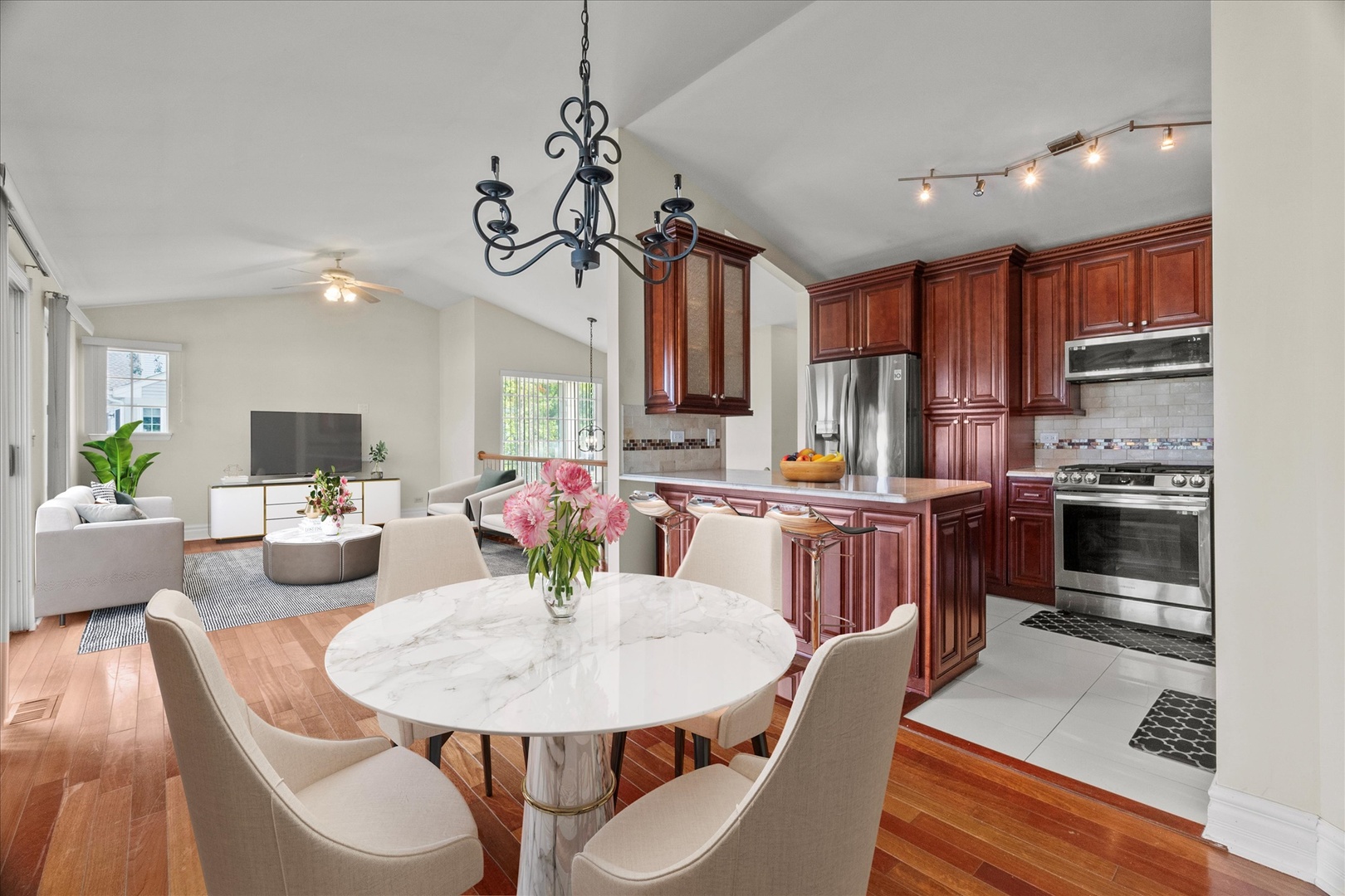 2669 S Embers Lane, Arlington Heights, IL 60005